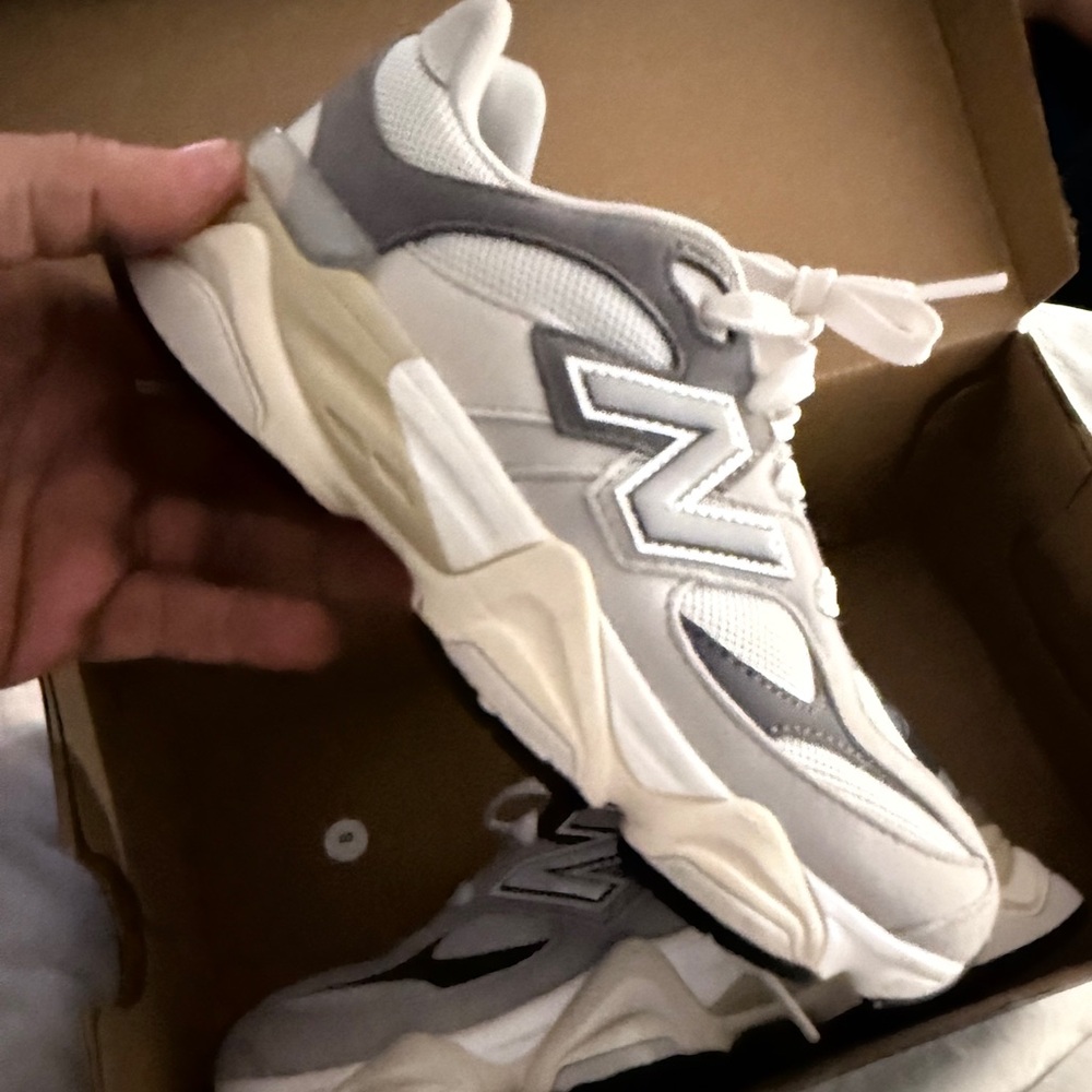 New Balance Grey Kids Sz 3Y